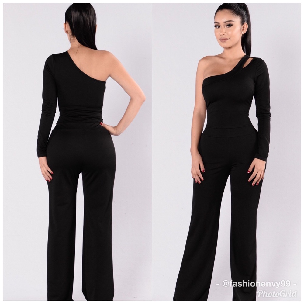 NWT 🖤 One piece Off the Shoulder Jumpsuit